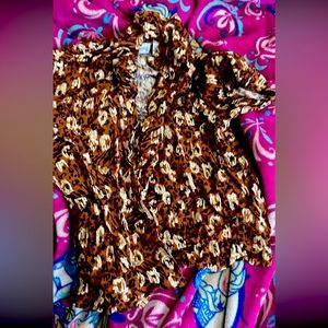 Brown cute flowy blouse that’s perfect for the summer